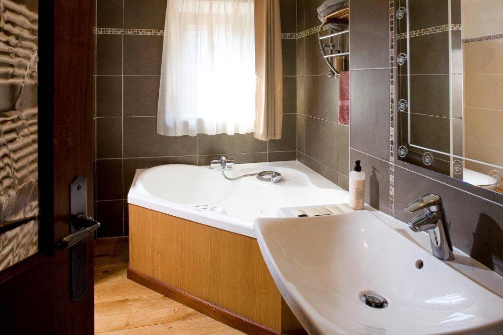 Hotel Les Remparts Mirepoix  Zimmer foto